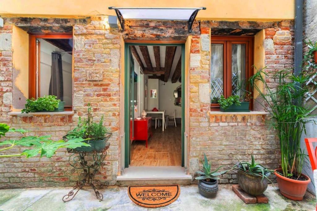 Ca 3 Leoni - Romantic House In The Heart Of Венеция Экстерьер фото