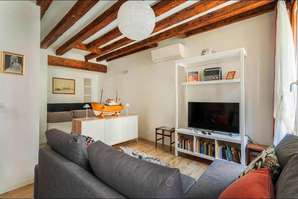 Ca 3 Leoni - Romantic House In The Heart Of Венеция Экстерьер фото