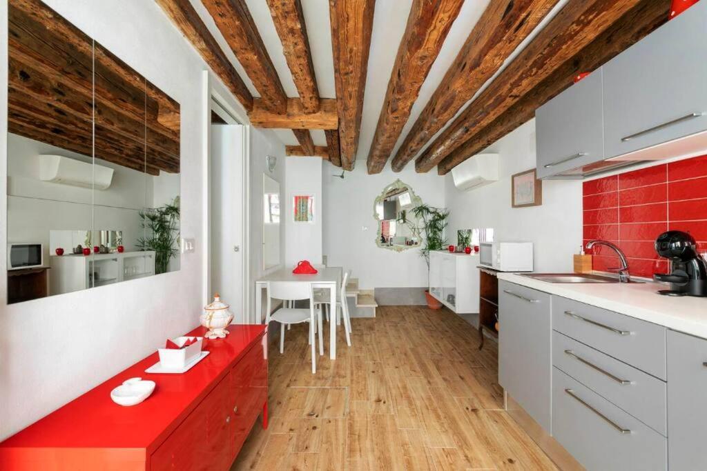 Ca 3 Leoni - Romantic House In The Heart Of Венеция Экстерьер фото