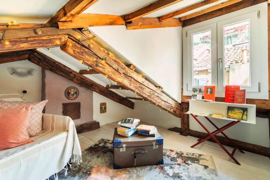 Ca 3 Leoni - Romantic House In The Heart Of Венеция Экстерьер фото