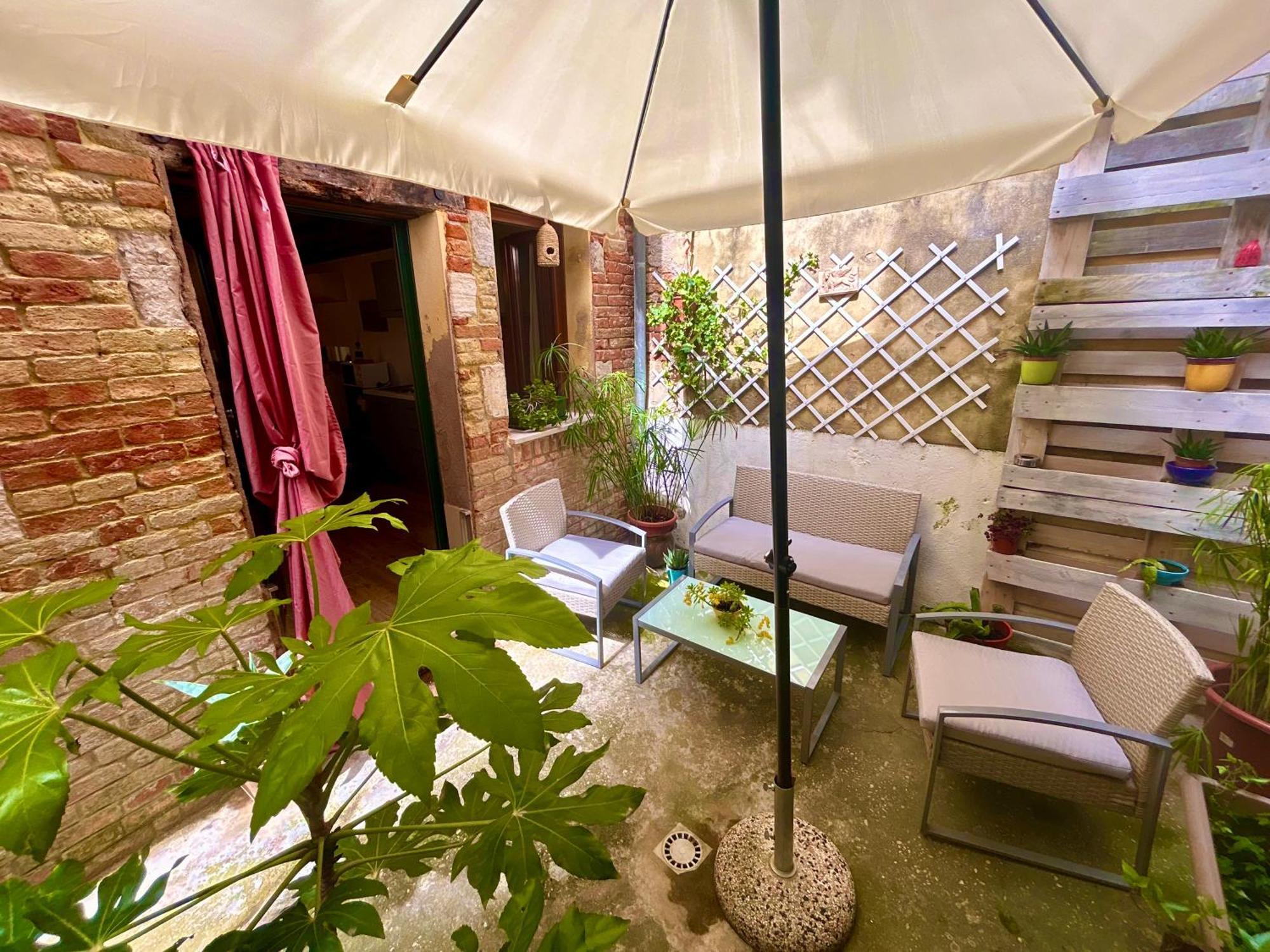 Ca 3 Leoni - Romantic House In The Heart Of Венеция Экстерьер фото